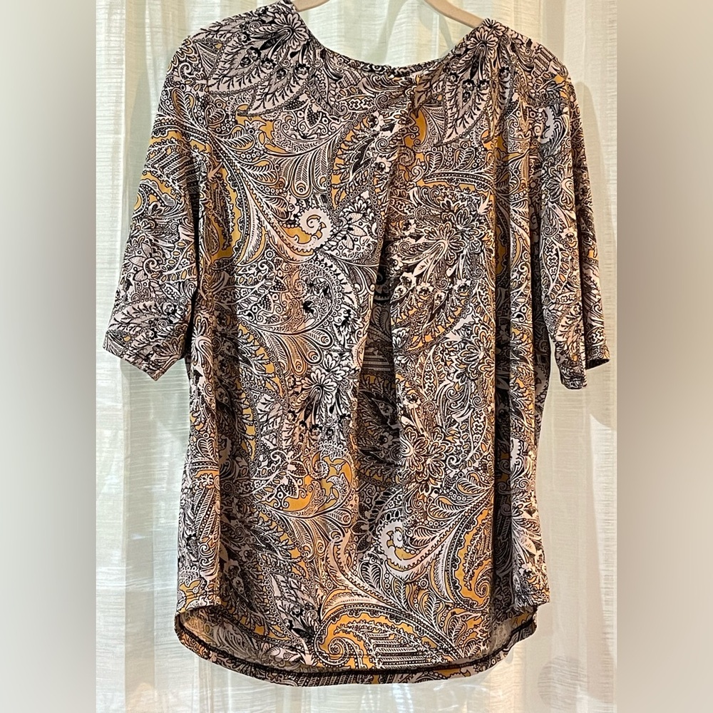 Liz Claiborne Black and Yellow Paisley Top Size L